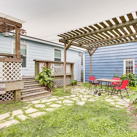 Galveston Cottage About 1 Mi To Beach Pet Friendly! Exterior photo