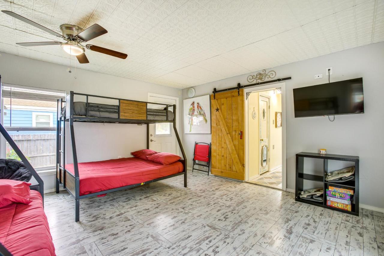 Galveston Cottage About 1 Mi To Beach Pet Friendly! Exterior photo