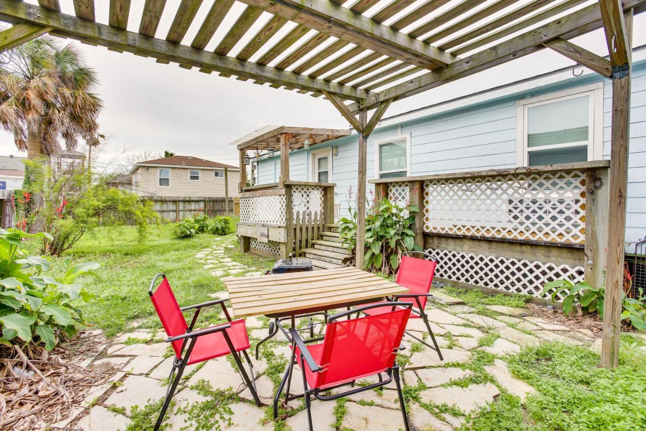 Galveston Cottage About 1 Mi To Beach Pet Friendly! Exterior photo