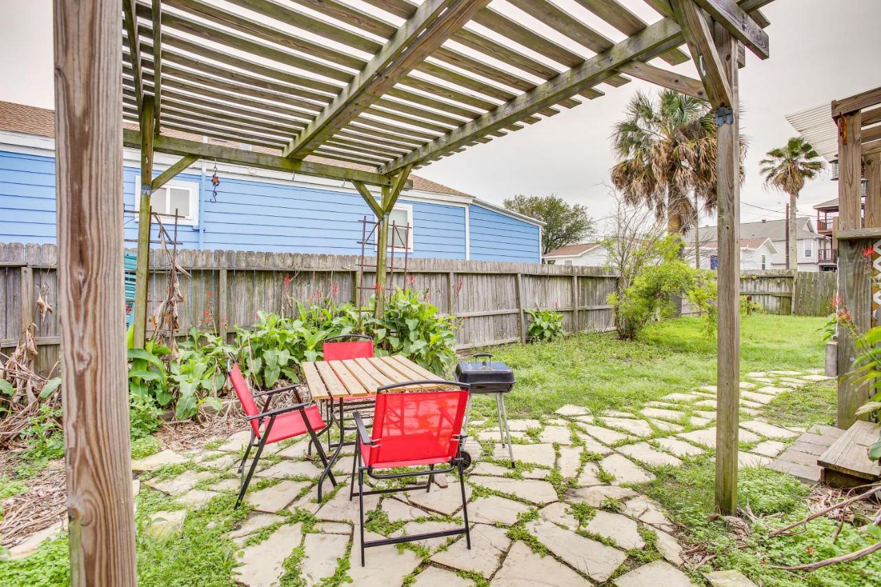 Galveston Cottage About 1 Mi To Beach Pet Friendly! Exterior photo